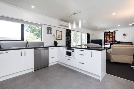 Photo of property in 2 Magnolia Drive, Westown, New Plymouth, 4310