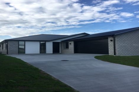 Photo of property in 37 Livingstone Drive, Papamoa Beach, Papamoa, 3118