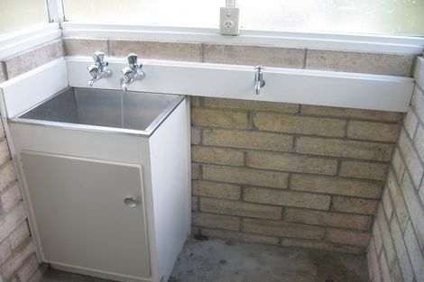 Photo of property in 2/69 Chartwell Avenue, Glenfield, Auckland, 0629