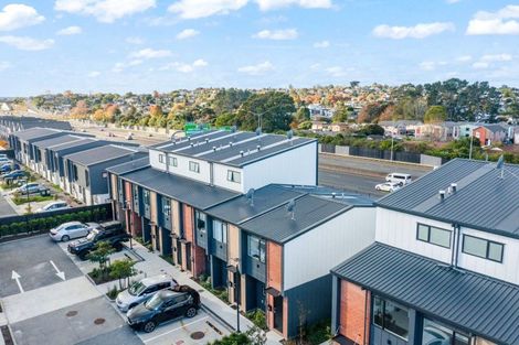 Photo of property in 31 Parkwood Avenue, Westgate, Auckland, 0614