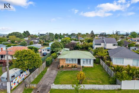 Photo of property in 53 Waipani Road, Te Atatu Peninsula, Auckland, 0610