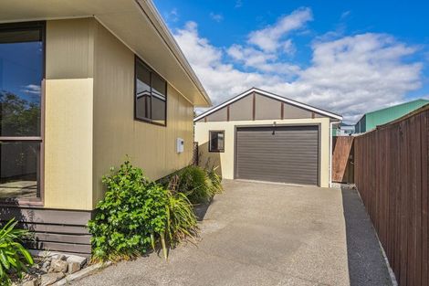 Photo of property in 10 Robert Grove, Paraparaumu, 5032