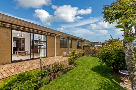 Photo of property in 2/208 Centreway Road, Orewa, 0931