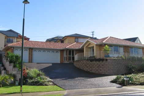 Photo of property in 1 Dorchester Place, Orewa, 0931