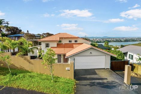 Photo of property in 4 Worthington Place, West Harbour, Auckland, 0618