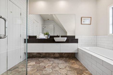 Photo of property in 16 Selwyn Avenue, Mission Bay, Auckland, 1071