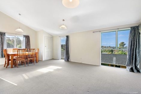 Photo of property in 2/10 Glenvale Place, Totara Vale, Auckland, 0629