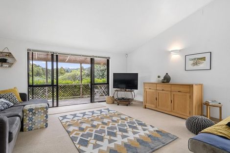 Photo of property in 16 Opanuku Road, Henderson Valley, Auckland, 0612