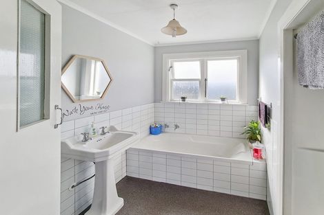 Photo of property in 37 Grey Street, Marton, 4710