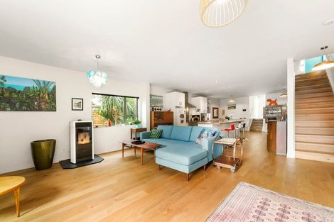 Photo of property in 15 Rarangi Way, Owhiro Bay, Wellington, 6023