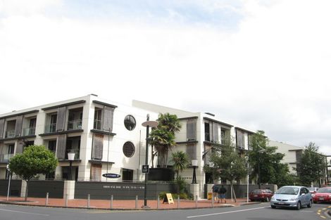 Photo of property in Latitude 37 East Apartments, 2m/20 Pakenham Street East, Auckland Central, Auckland, 1010