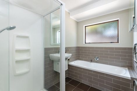 Photo of property in 2/12 Segedin Place, Glenfield, Auckland, 0629