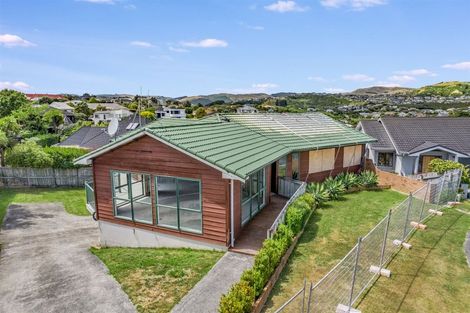 Photo of property in 21 Molyneux Close, Whitby, Porirua, 5024