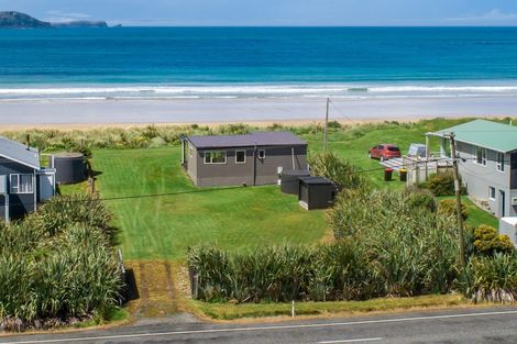 Photo of property in 511 Waikawa-curio Bay Road, Curio Bay, Tokanui, 9884