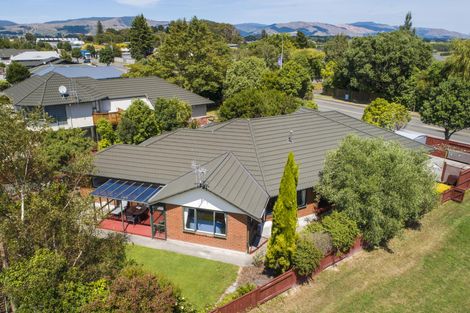Photo of property in 97 Summerhill Drive, Fitzherbert, Palmerston North, 4410