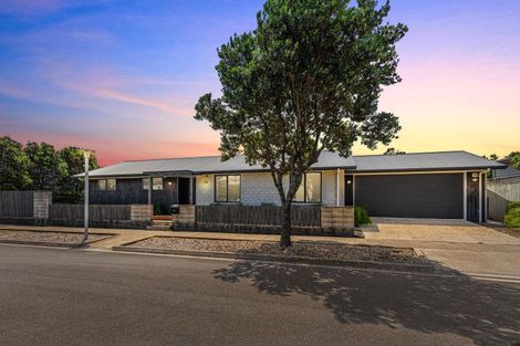 Photo of property in 15 Coprosma Close, Papamoa Beach, Papamoa, 3118