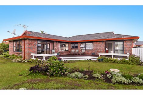Photo of property in 3 Brookesmith Drive, Waiuku, 2123