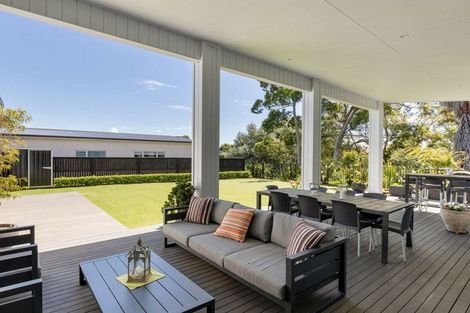 Photo of property in 9 Washingtonia Way, Omokoroa, 3114