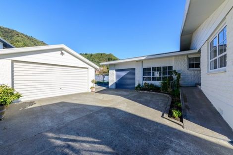 Photo of property in 40-42 Waikawa Road, Picton, 7220