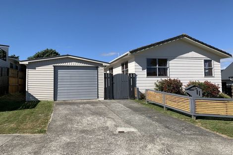 Photo of property in 10 Deveron Place, Tawa, Wellington, 5028