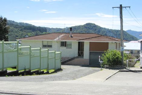 Photo of property in 23 Broadway, Picton, 7220