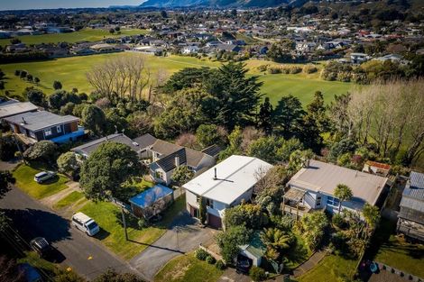 Photo of property in 120 Renown Road, Raumati South, Paraparaumu, 5032