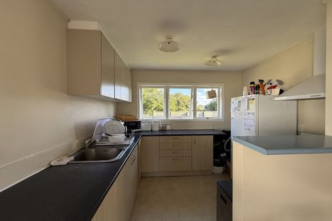 Photo of property in 28 Larissa Avenue, Henderson, Auckland, 0610