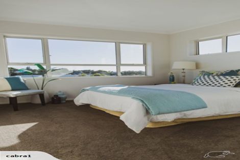 Photo of property in 77 Karepiro Drive, Stanmore Bay, Whangaparaoa, 0932