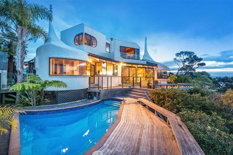 Photo of property in 105 Aeroview Drive, Beach Haven, Auckland, 0626