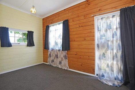 Photo of property in 16 Punga Street, Tangimoana, 4822