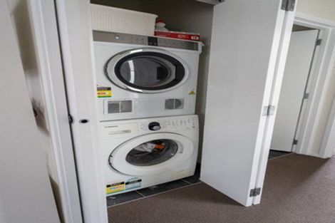 Photo of property in 11 Stitchbird Crescent, Papakura, 2110