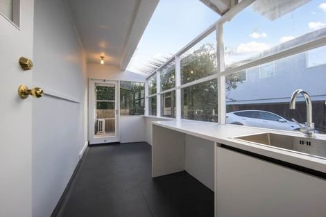 Photo of property in 1/51 Forrest Hill Road, Milford, Auckland, 0620