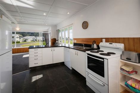 Photo of property in 33 Brighton Road, Waihi Beach, 3611