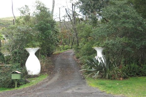 Photo of property in 52 Ocean Beach Road, Tairua, 3508