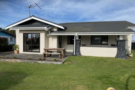 Photo of property in 5 Kitchener Street, Eltham, 4322