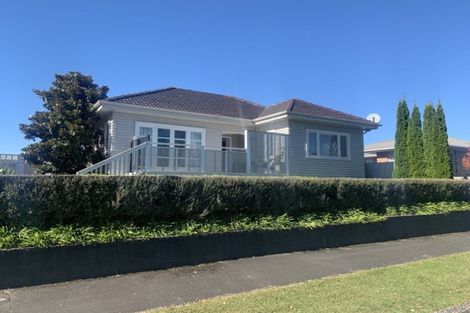 Photo of property in 2 Ranui Street, Dinsdale, Hamilton, 3204