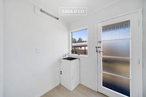 Photo of property in 2/6 Bundena Place, Clendon Park, Auckland, 2103