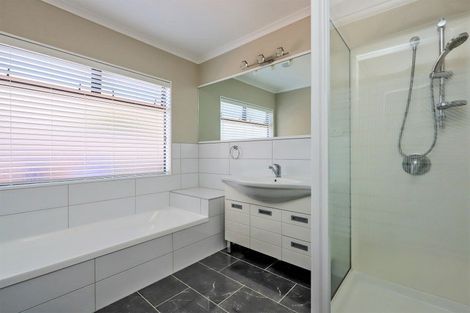 Photo of property in 12 Knightsbridge Place, Taradale, Napier, 4112