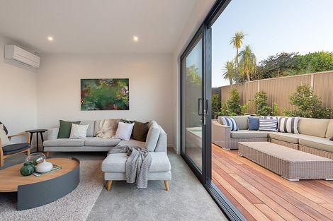 Photo of property in 27a Beechwood Road, Rothesay Bay, Auckland, 0630