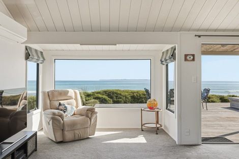 Photo of property in 31 Karewa Parade, Papamoa Beach, Papamoa, 3118