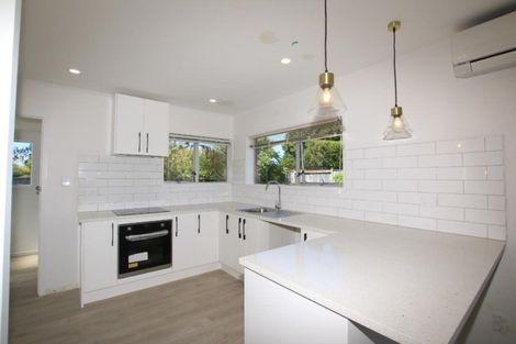 Photo of property in 3/5 Tobruk Crescent, Milford, Auckland, 0620