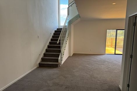 Photo of property in 14 Medallion Drive, Oteha, Auckland, 0632