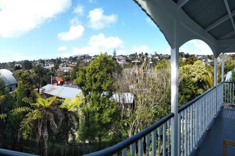 Photo of property in 2/22 Kiteroa Terrace, Rothesay Bay, Auckland, 0630