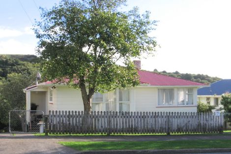 Photo of property in 122 Sievers Grove, Cannons Creek, Porirua, 5024