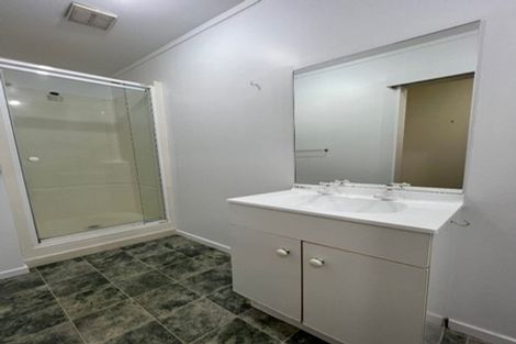 Photo of property in 5 Knights Drive, Hillpark, Auckland, 2102