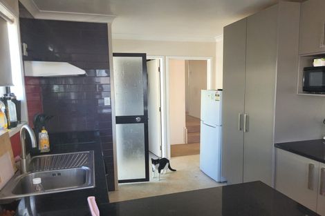 Photo of property in 12 Foyle Place, Glendene, Auckland, 0602