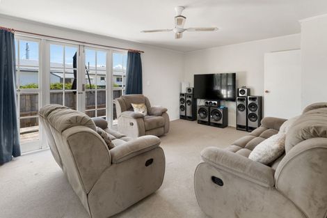 Photo of property in 32 Philip Street, Carterton, 5713