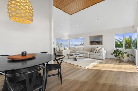 Photo of property in 95 Tiri Road, Tindalls Beach, Whangaparaoa, 0930