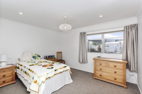 Photo of property in 2a Portland Drive, Highlands Park, New Plymouth, 4312