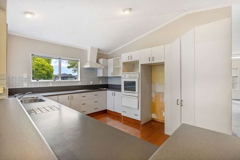 Photo of property in 222 Memorial Avenue, Burnside, Christchurch, 8053
